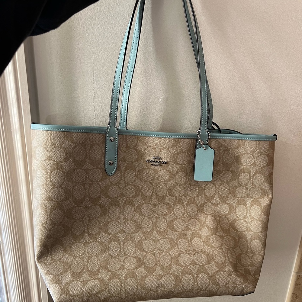 100% authentic Coach coated canvas bicolor reversible tote w/detachable pouch.